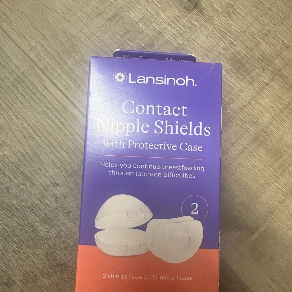 Lansinoh Contact Nipple Shields with Protective Case - White & nipple protectors
